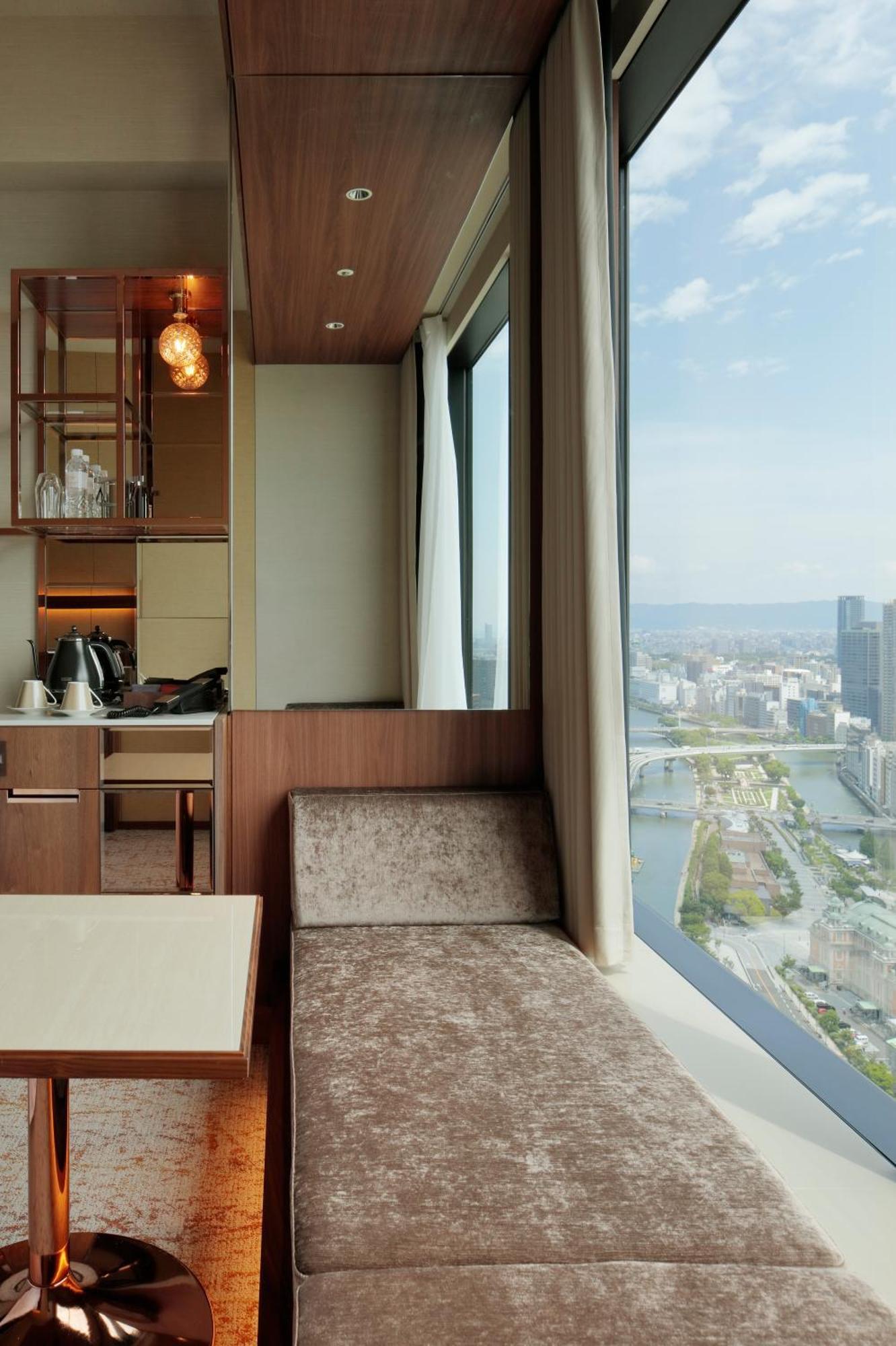 Candeo Hotels Osaka The Tower Exterior foto A view of the River Rhine from the hotel